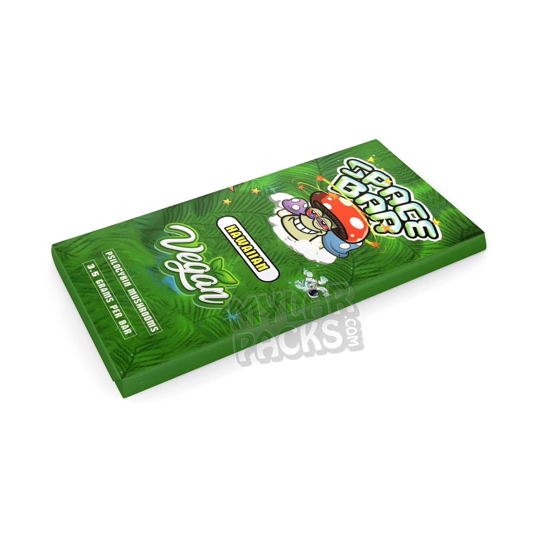Barra espacial de chocolate vegano hawaiano con hongos mágicos y envase vacío de psilocibina.